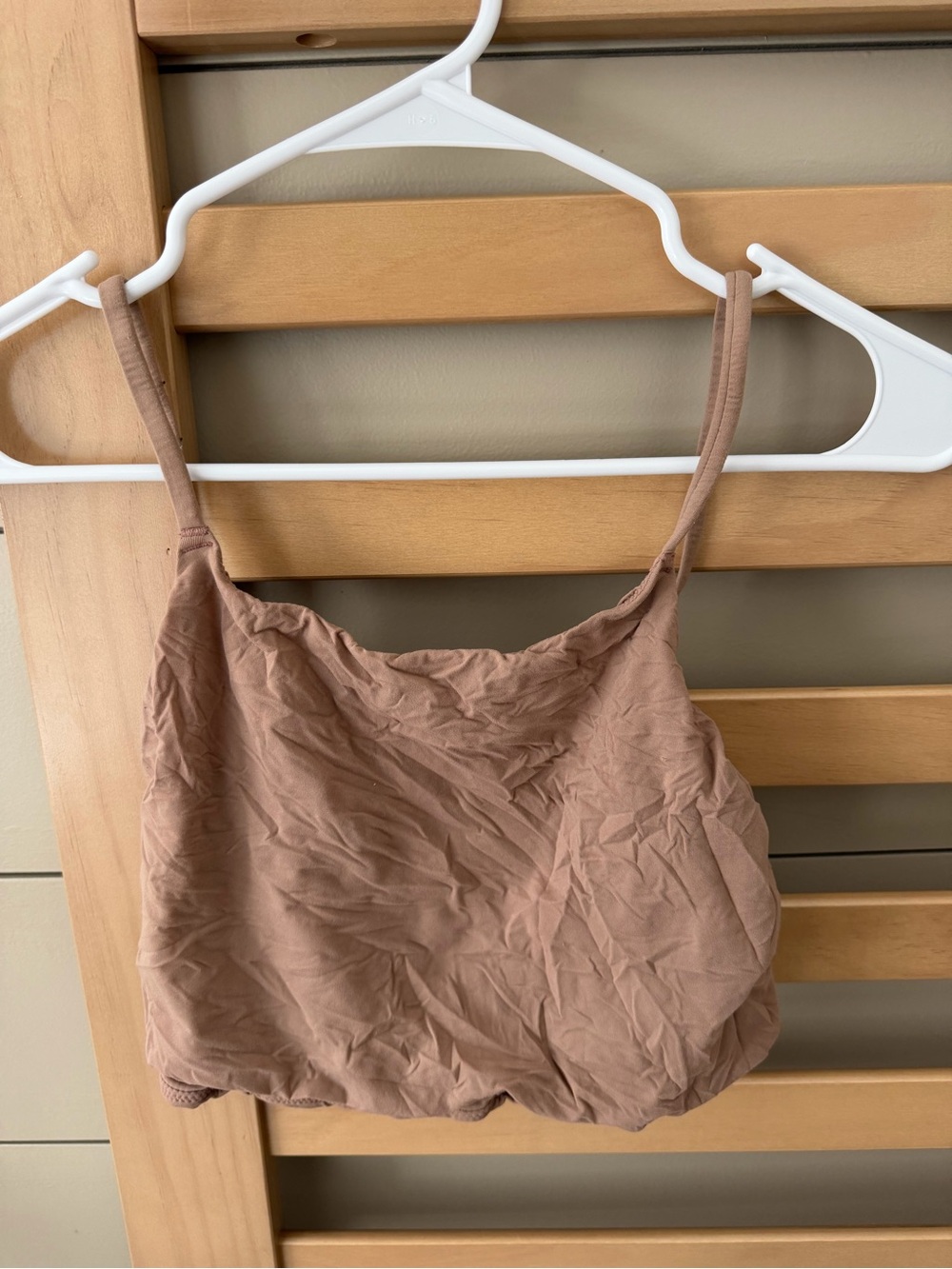 Skims Fits Everybody Nude Strappy Back Cropped Cami